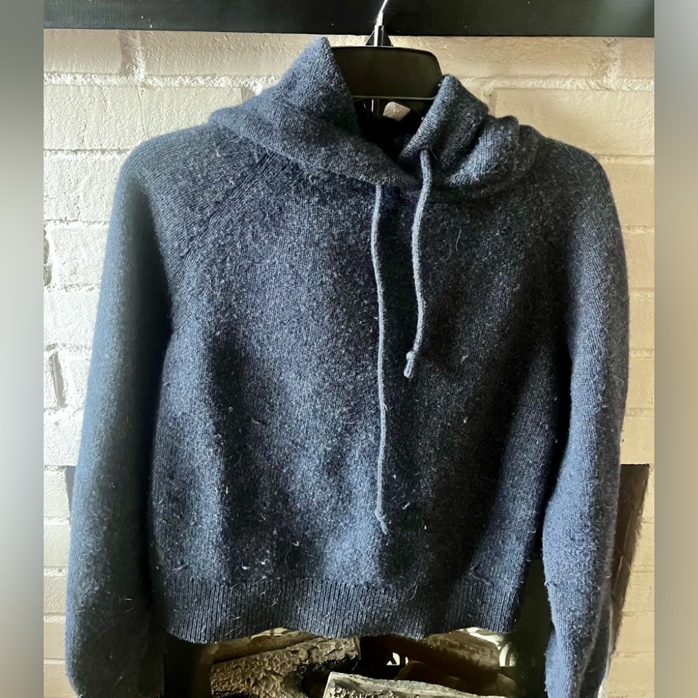 Patagonia recycled wool navy blue Hoodie medium